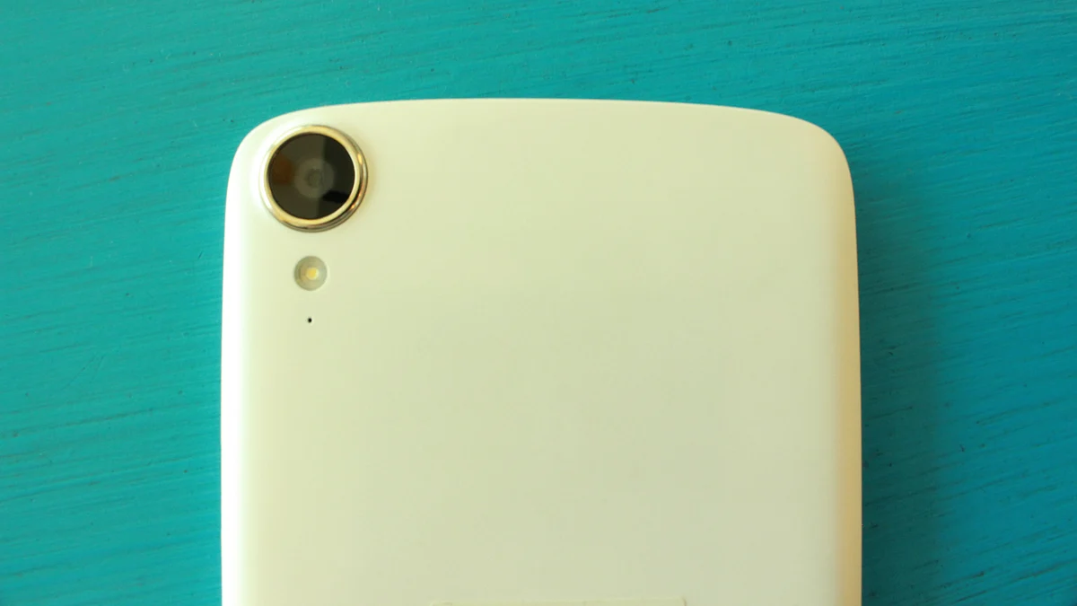 The HTC Desire 828 has a 13 Megapixel camera on the back. (Phot: <b>The Quint</b>)
