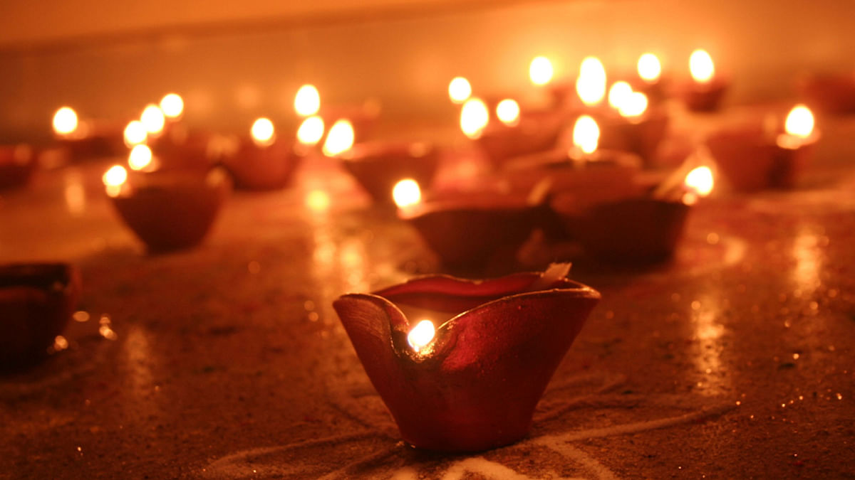 This Diwali, See Dharavi’s Last Generation of Diya Makers