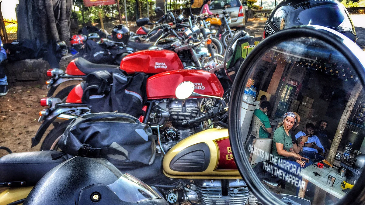 Spanish biker who has travelled to 44 countries, checking out the bikes at the pit stop at Kashedighat enroute (Photo: <b>The Quint</b>)