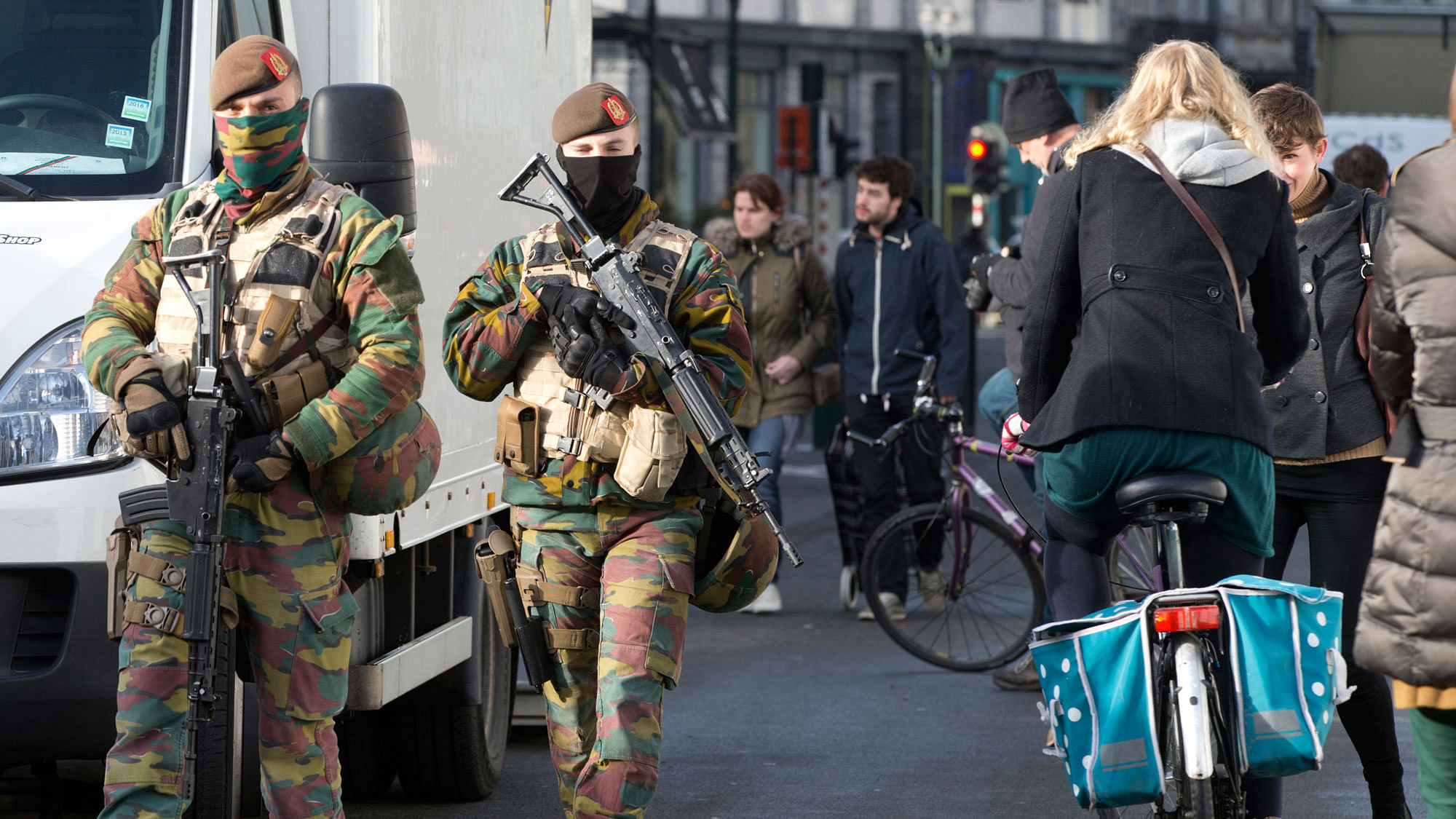 Belgian army soldiers patrols in the center of Brussels on Monday. (Photo: AP)