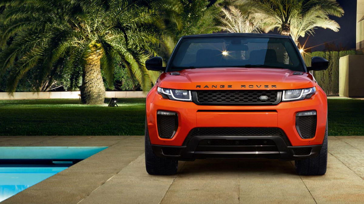 The 2016 Range Rover Evoque has decided to drop the top, but it still manages to look stunning as always. 