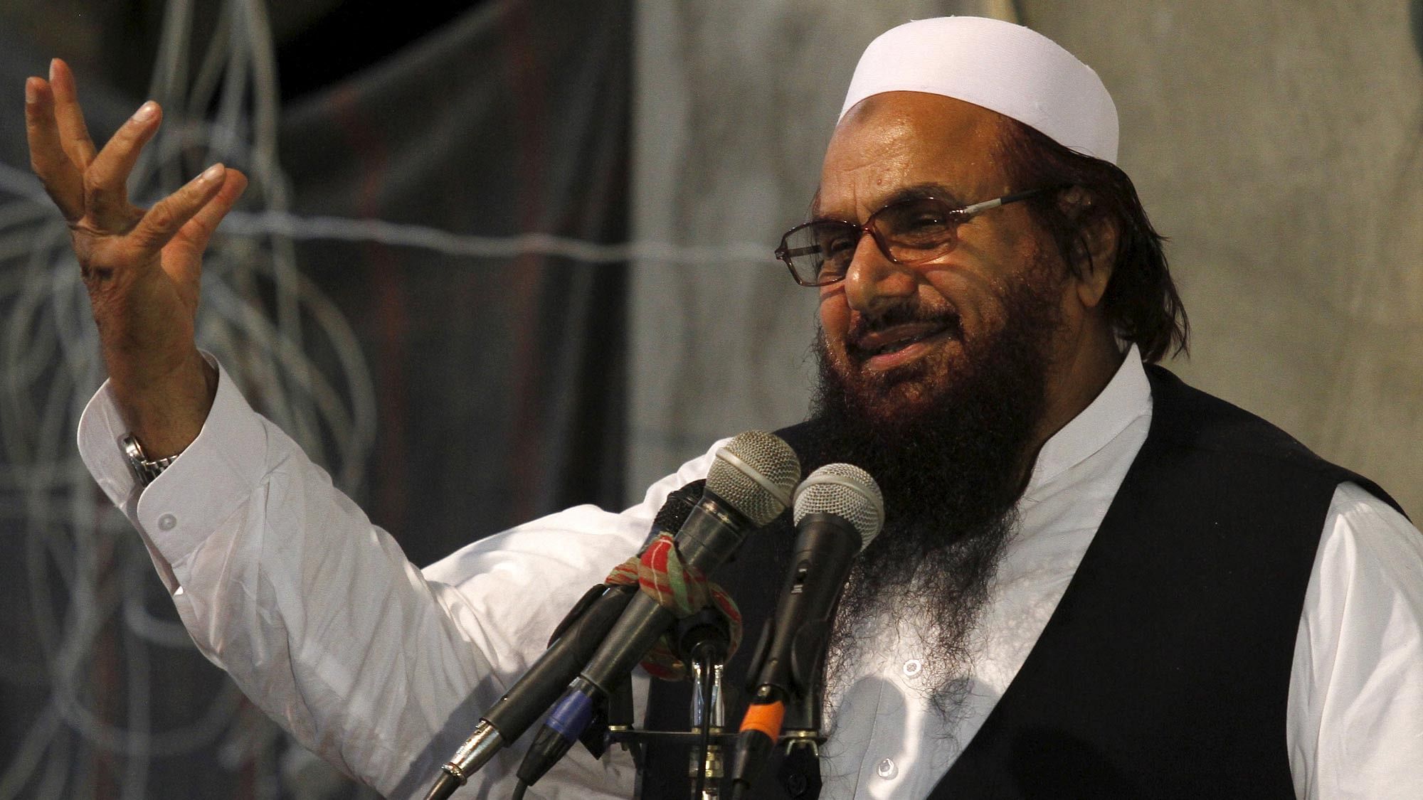 Hafiz Muhammad Saeed, Chief of the Jamat-ud-Dawa religious party, addresses the Harmain Sharifain Conference in support of the Saudi Arabian government in Peshawar April 2015. (Photo: Reuters)