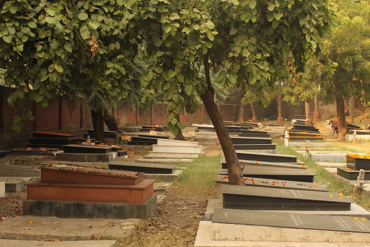 A photo essay on Nicholson Cemetery in Delhi. 