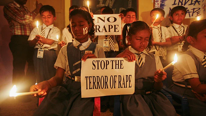 School children participate in a candle vigil, December 2012. (Photo: Reuters)