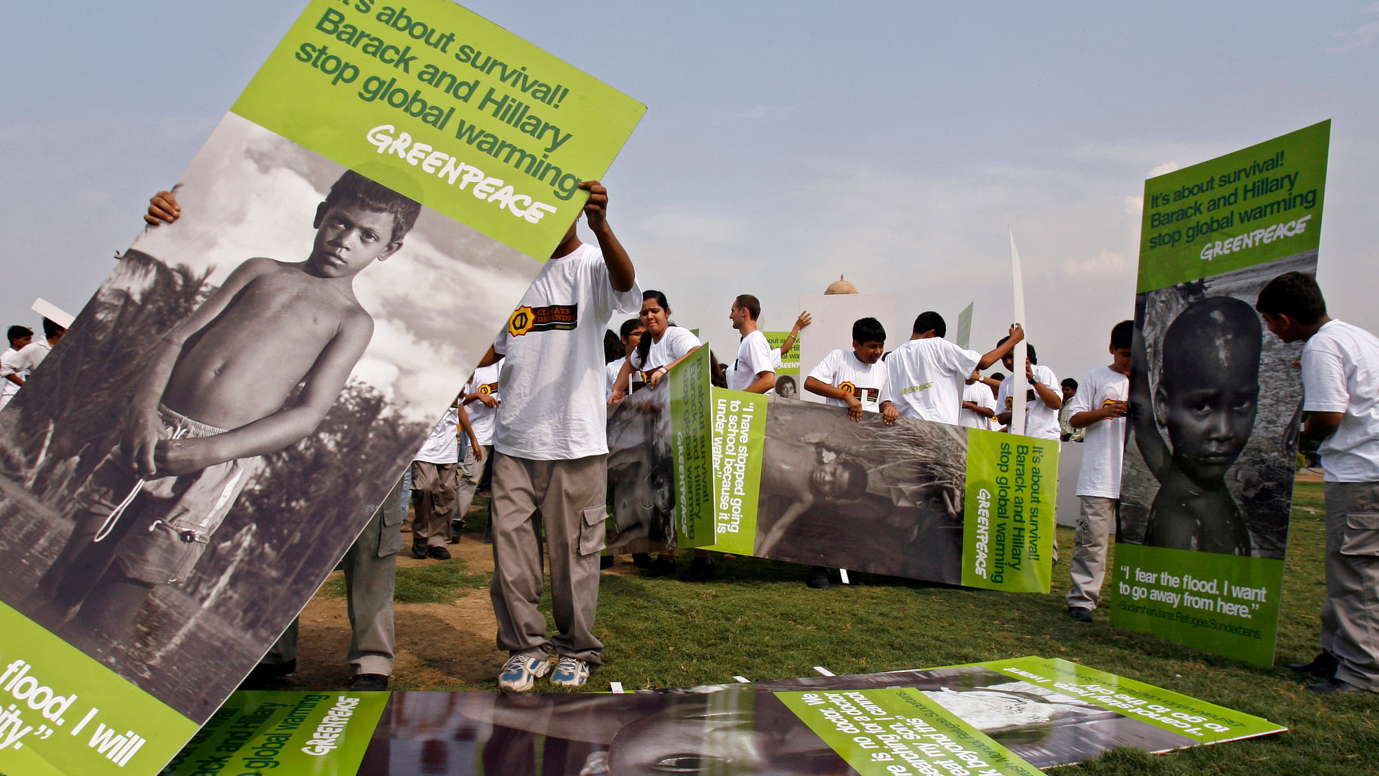  School children, brought together by Greenpeace for a climate change demonstration, carry placards near the venue where US Secretary of State Hillary Clinton is scheduled to meet India’s foreign minister in New Delhi July 20, 2009. (Photo: Reuters)