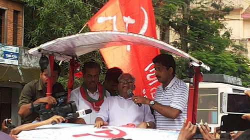 Kerala civic poll results brought cheers for the CPI(M). (Photo courtesy: <a href="https://www.facebook.com/VSAchuthananthan/photos/pb.101049959974687.-2207520000.1446905368./893671897379152/?type=3&amp;theater">Facebook</a>)