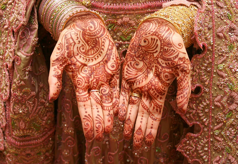 An Indian bride wearing red mehendi. (Photo: iStock)