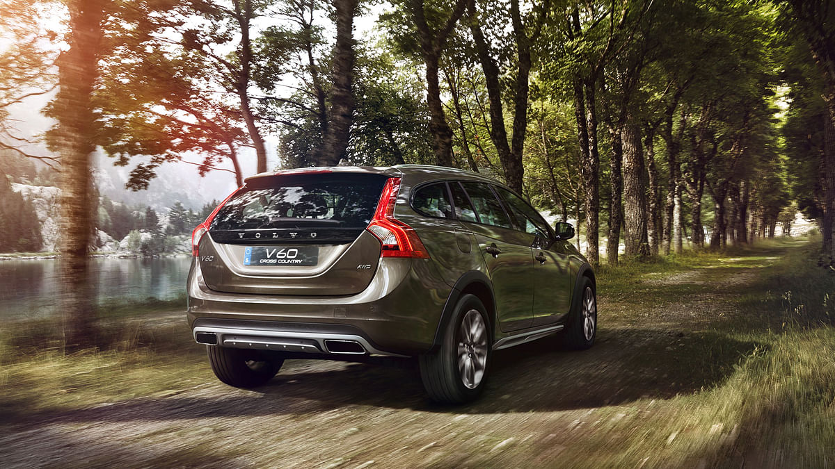 Volvo’s 2016 V60 Cross Country is a sleekly styled, compact wagon with strong turbocharged power.