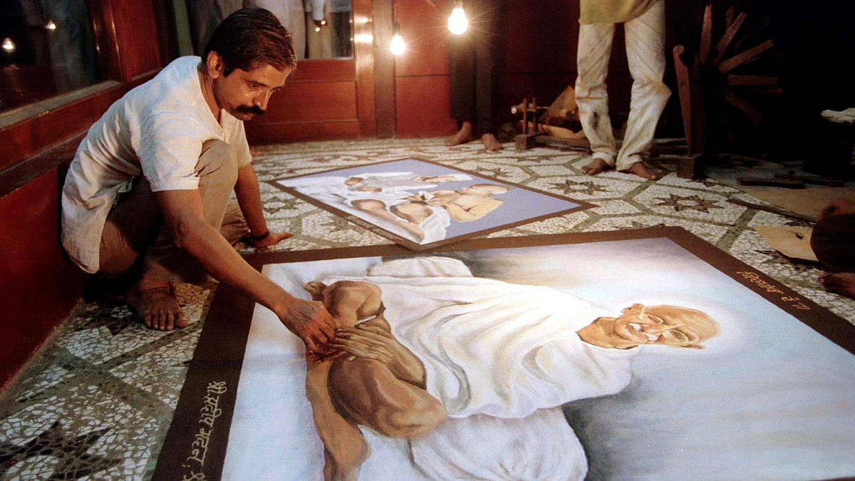 A man makes a portrait of Gandhi before the latter’s death anniversary. (Photo: Reuters)