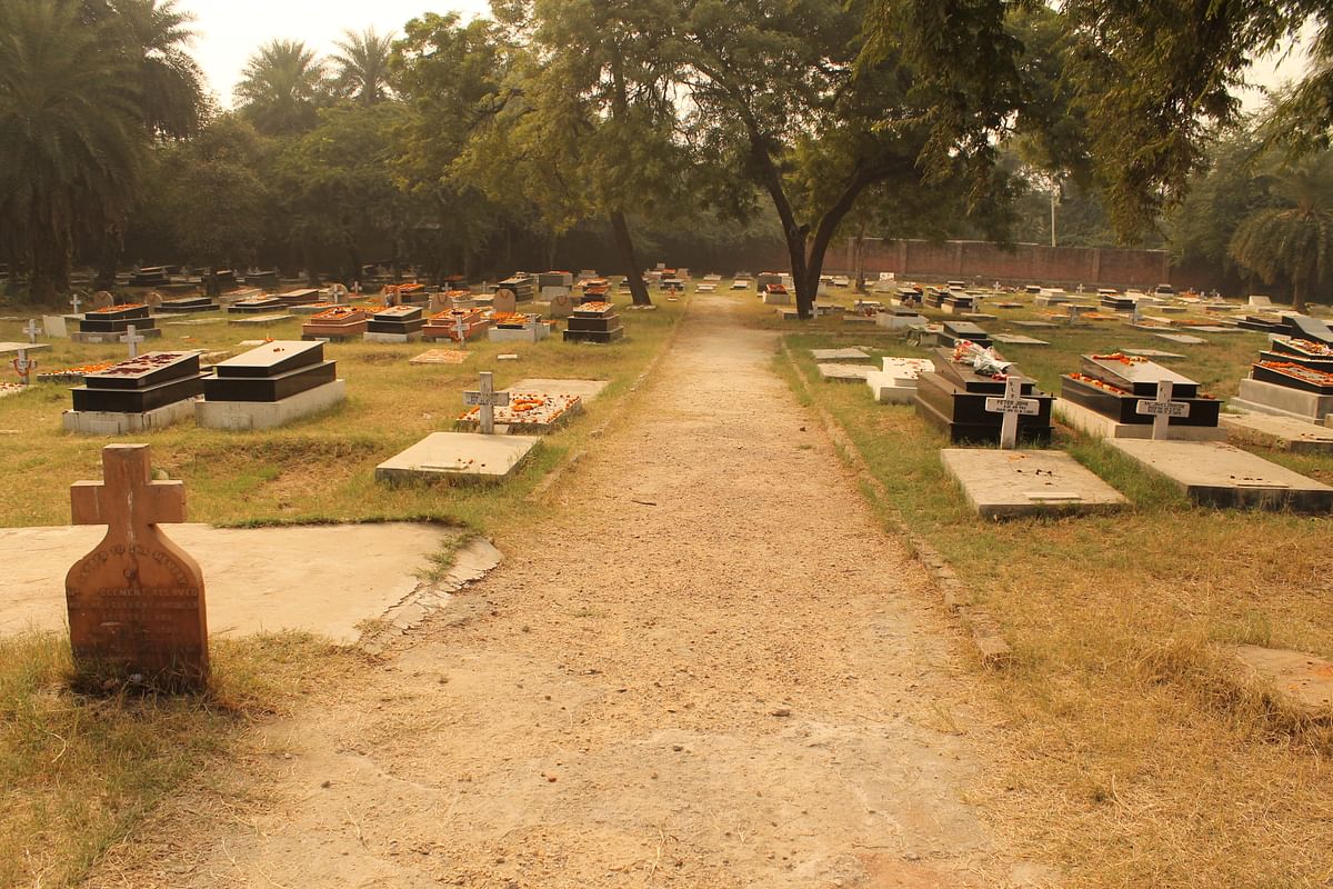 A photo essay on Nicholson Cemetery in Delhi. 