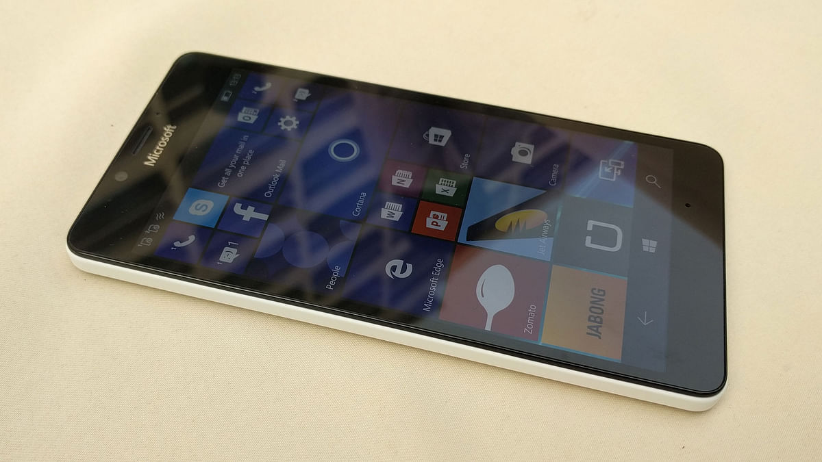 Microsoft Lumia 950 and Lumia 950XL launch in India at Rs 43,699 and Rs 49,399.