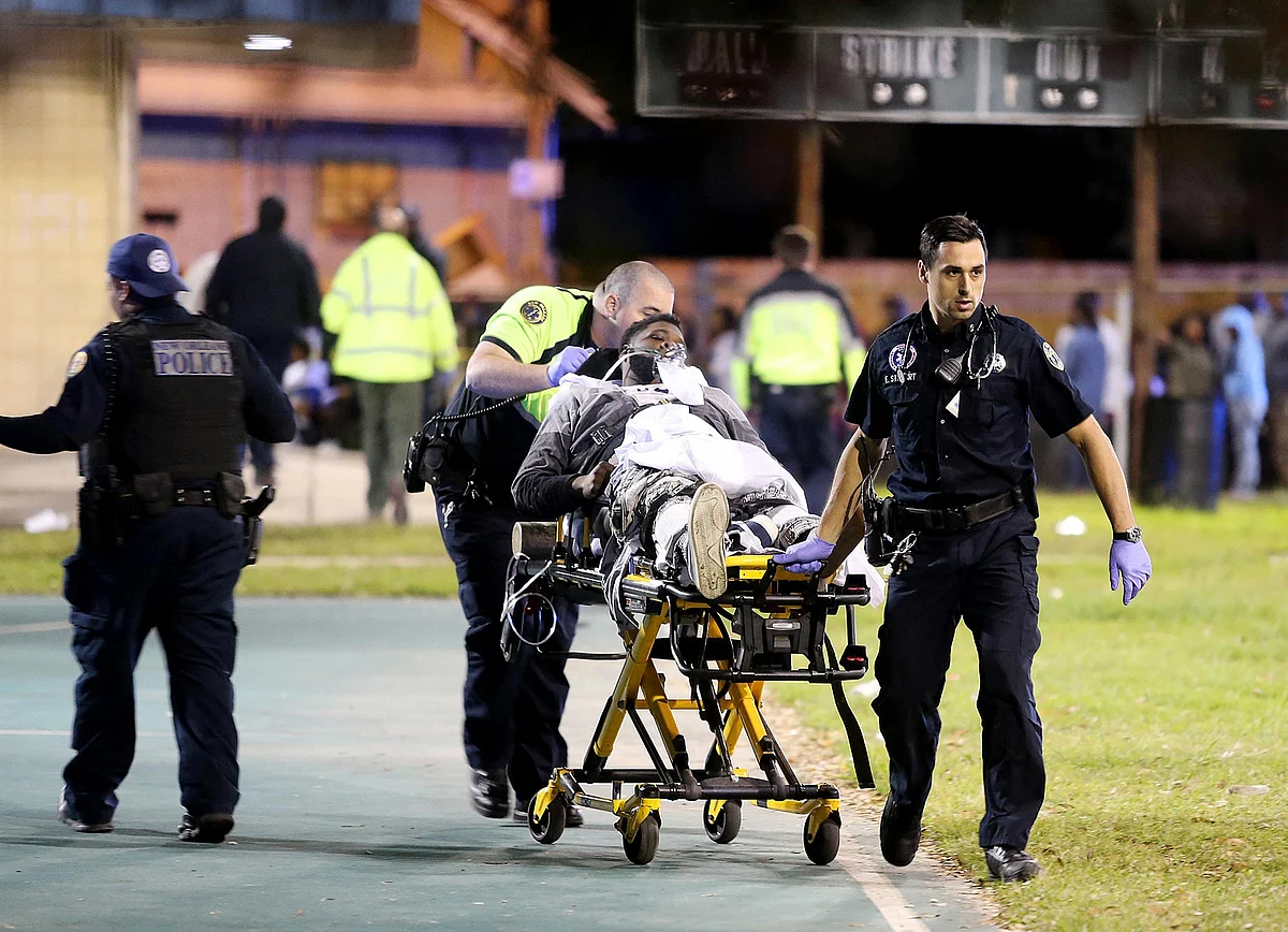 Paramedics carry an injured person out of the New Orleans shootout site. (Photo: AP)