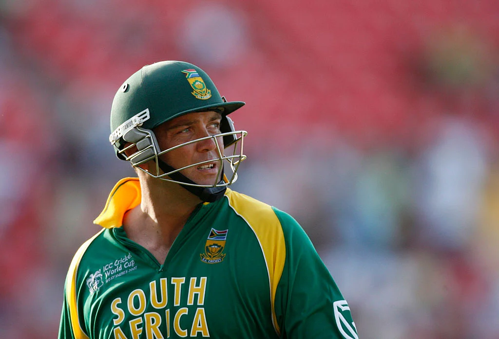 Jacques Kallis walks back after being dismissed. (Photo: Reuters)