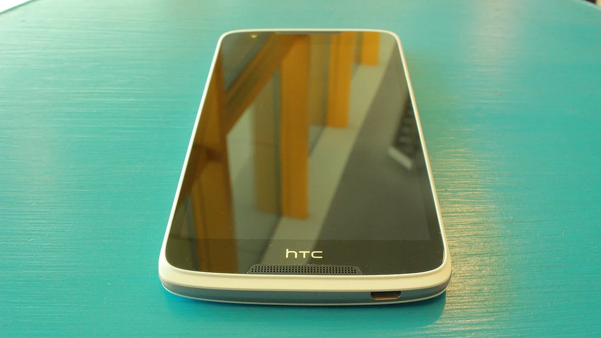 The phone has dual front-facing speakers which sound fantastic. (Photo: <b>The Quint</b>)