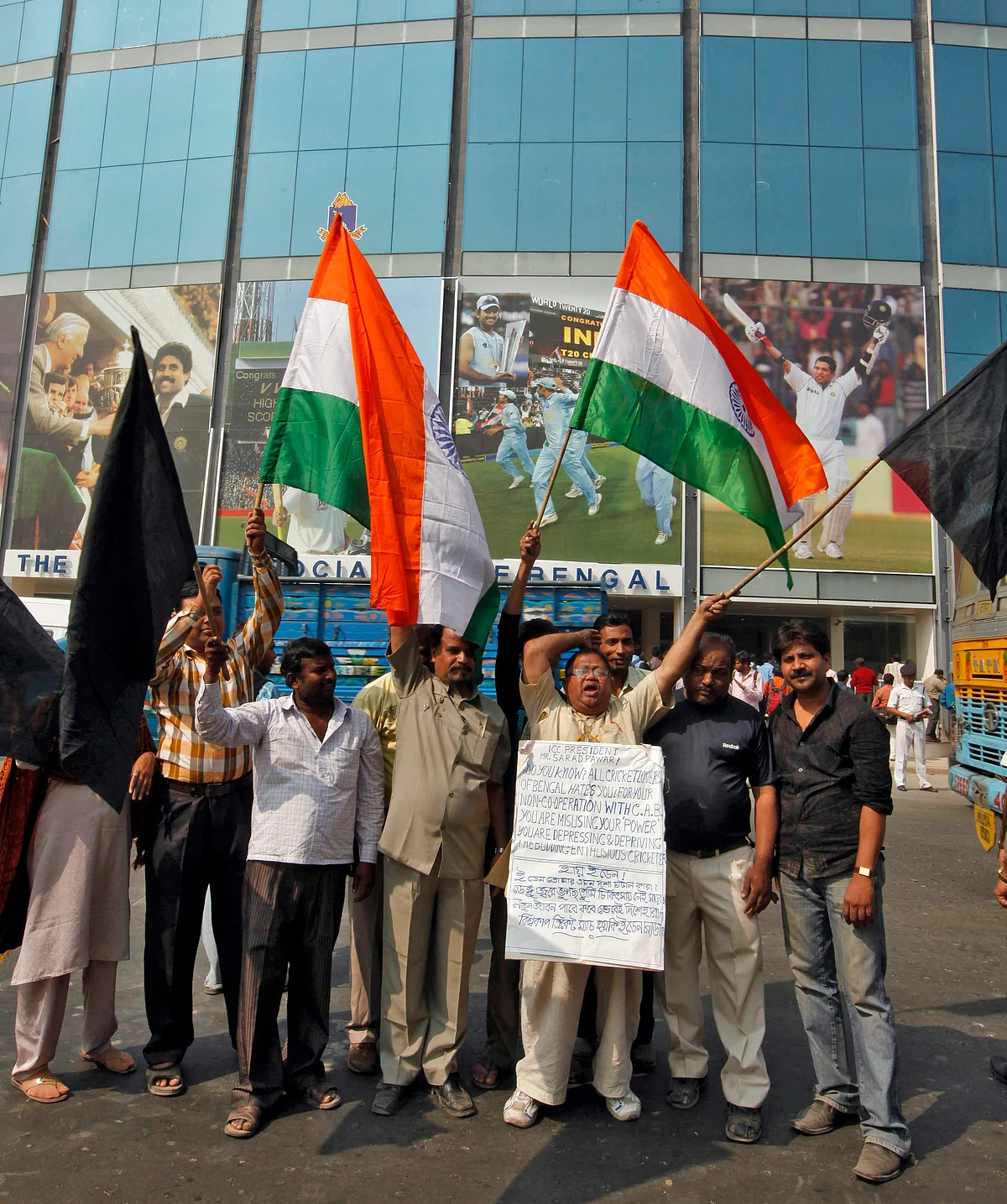 People protest outside the Eden Gardens ahead of the 2011 World Cup. (Photo: Reuters)