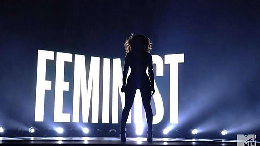 Beyonce stands up for feminism (Photo: Twitter/<a href="https://twitter.com/WokeUpImprov/status/654206272640647168">@WokeUpImprov</a>)