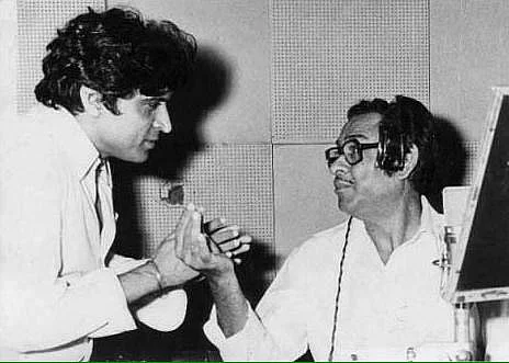 File picture of lyricist Javed Akhtar (left) and actor-cum-singer Kishore Kumar (right) (Photo courtesy: <a href="https://twitter.com/Javedakhtarjadu">@<b>Javedakhtarjadu</b></a>)<a href="https://twitter.com/Javedakhtarjadu"></a>