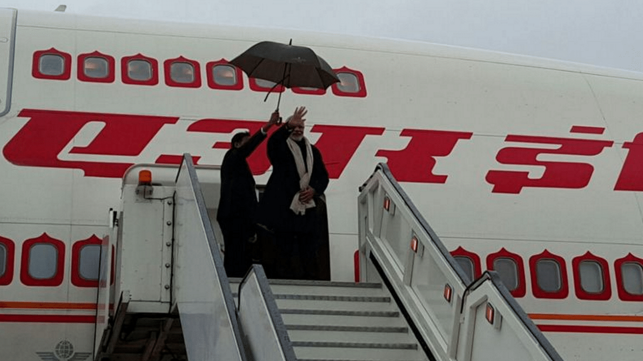 Prime Minister Modi leaves  from Heathrow Airport, London after a successful three day visit to the UK (Photo: <a href="https://twitter.com/MEAIndia/status/665538341572509698">Twitter/MEAIndia</a>)