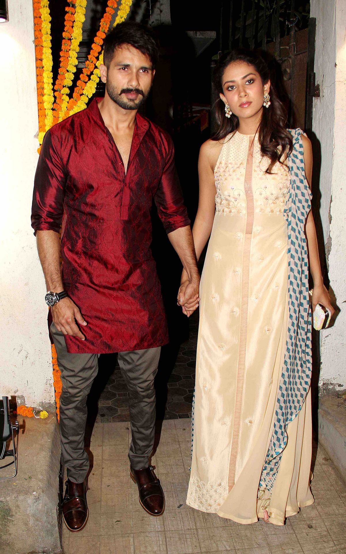 Shahid Kapoor with wife Mira and others get together for Masaba and Madhu’s mehendi ceremony