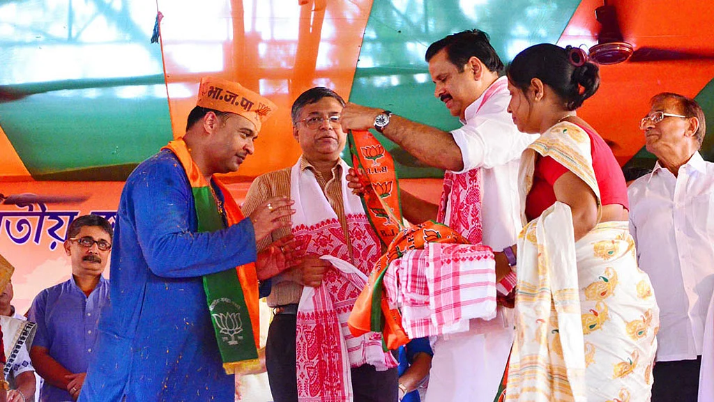 Himanta Biswa Sarma joining BJP. (Photo: Facebook/Himanta Biswa Sarma)