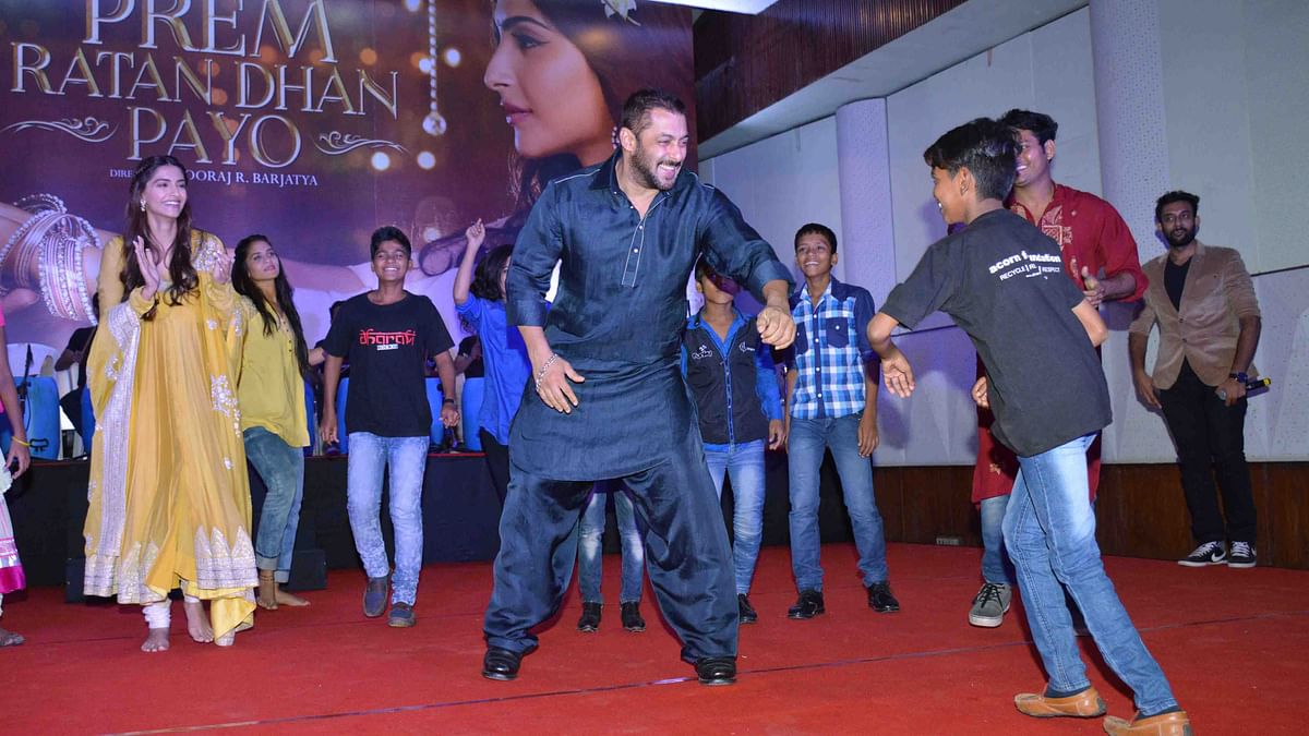 Dharavi Rocks gets together with Prem Ratan Dhan Payo cast for a jamming session.