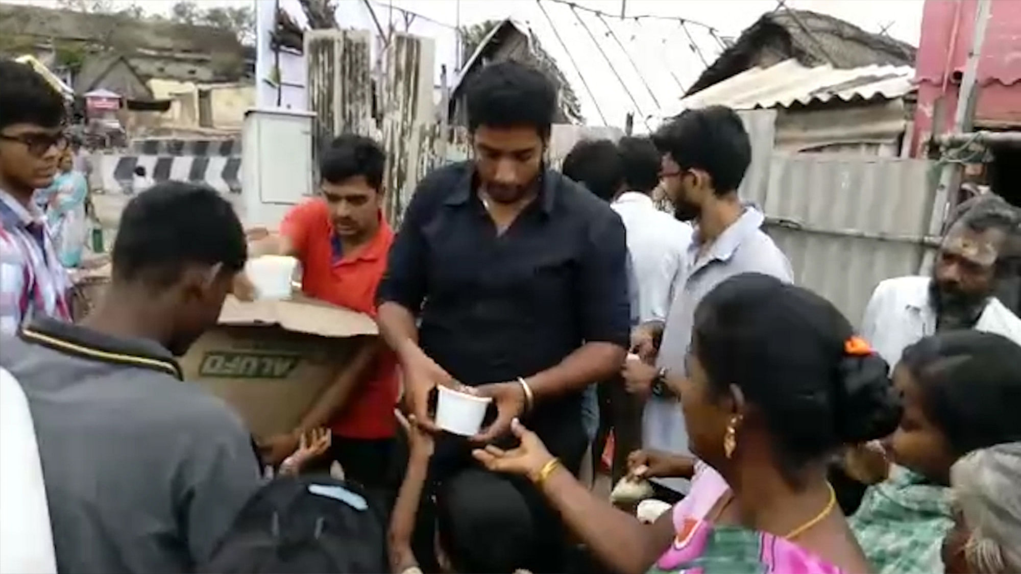 SB Arjun (centre), a Chennai resident who started the Namma Chennai Calling initiative to provide the poor and needy with food and clothes in the wake of the Chennai floods. (Photo: <b>The Quint</b>)