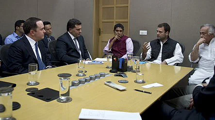 Congress Vice President Rahul Gandhi interacting with foreign institutional investors, November 20, 2015. (Photo courtesy: <a href="https://twitter.com/OfficeOfRG">@<b>OfficeOfRG</b></a>)