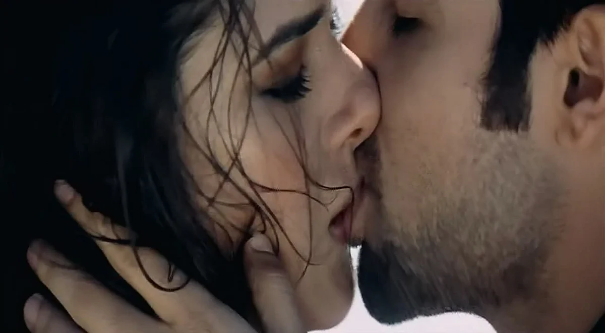 Udita Goswami kissing Emraan Hashmi in Aksar (2006). (Photo: Youtube screengrab)