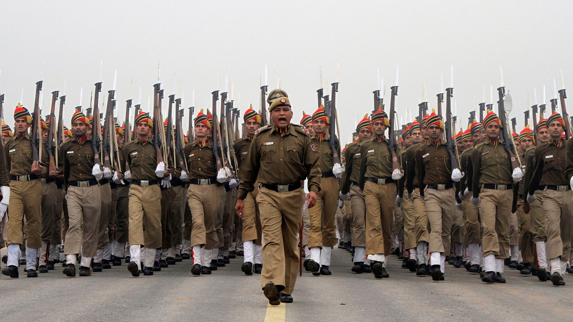 Policemen march amid fog during a rehearsal for the Republic Day parade. (Photo: Reuters)