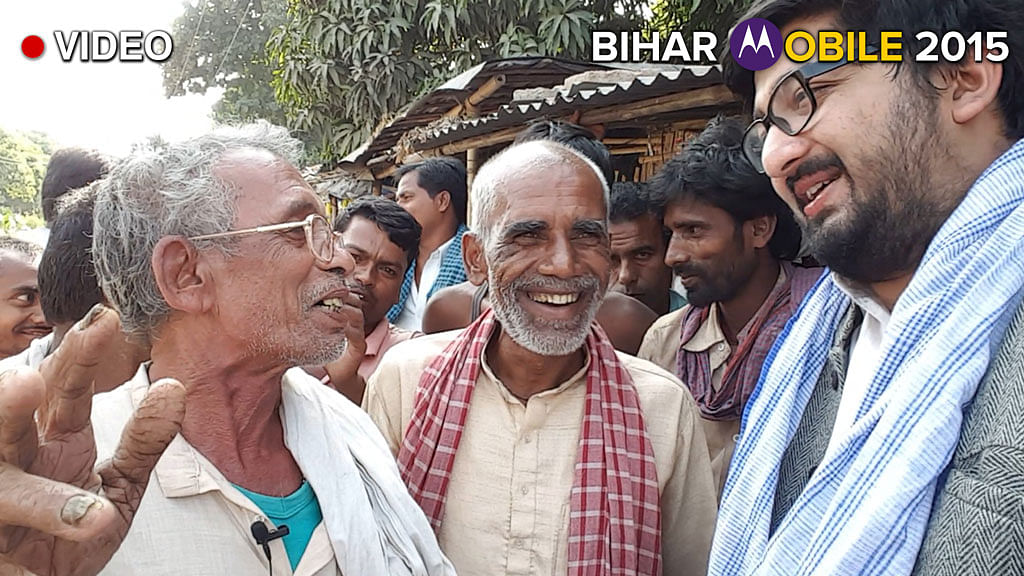 ‘Wise men’ of Darbhanga district in Bihar interact with The Quint. (Photo: The Quint)