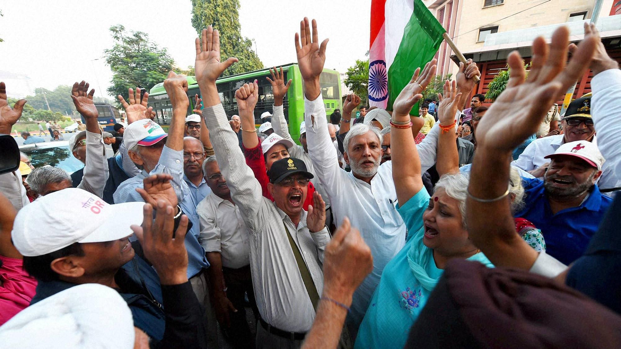 Veteran servicemen shouts slogan during a protest against OROP scheme announced by the government. (Photo: PTI)