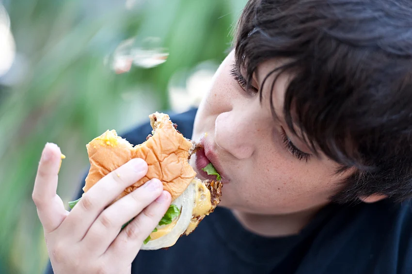 Stark but true: Take control of your child’s eating habits before their diet fast forwards them to their grave (Photo: iStockphoto)