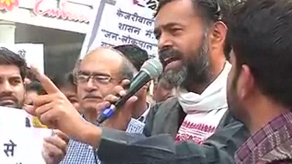Yogendra Yadav addressing the people during the Swaraj Abhiyan march. (Photo: ANI screengrab) 