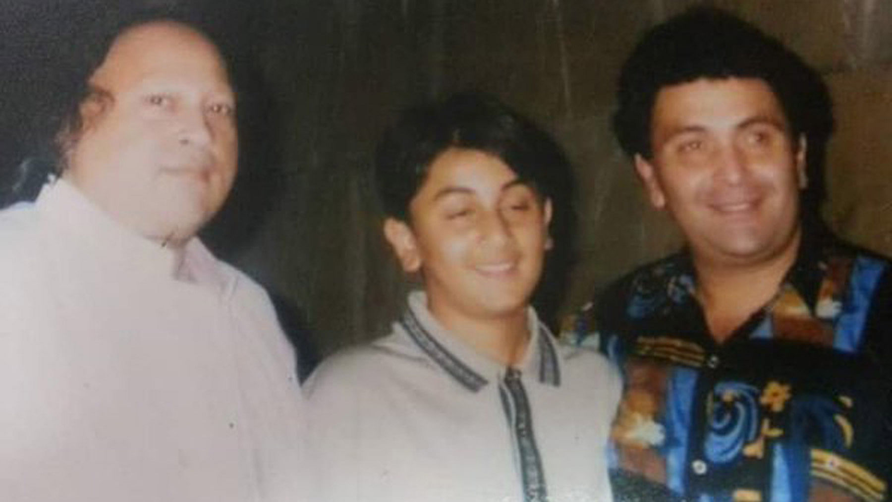 Nusrat Ali Khan (left), Ranbir Kapoor and Rishi Kapoor (right) (Photo: twitter/<a href="https://twitter.com/chintskap">@chintskap</a>)