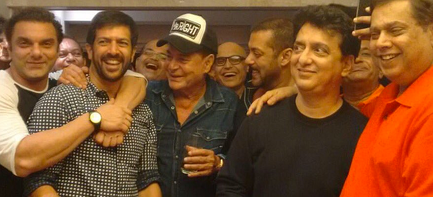 Sohail Khan, Kabir Khan, Salim Khan, Salman Khan, Sajid Nadiadwala, David Dhawan pose for a pic (Photo courtesy: <a href="https://twitter.com/search?f=images&vertical=default&q=%23SalimKhan%20%23birthday&src=typd">Twitter/FilmiAddicts</a>)