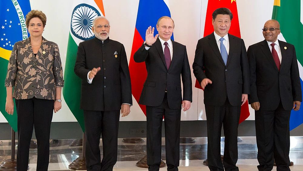 BRICS leaders pose for a photo during their meeting prior to the G20 Summit in Antalya, Turkey, November 15, 2015. (Photo: AP)