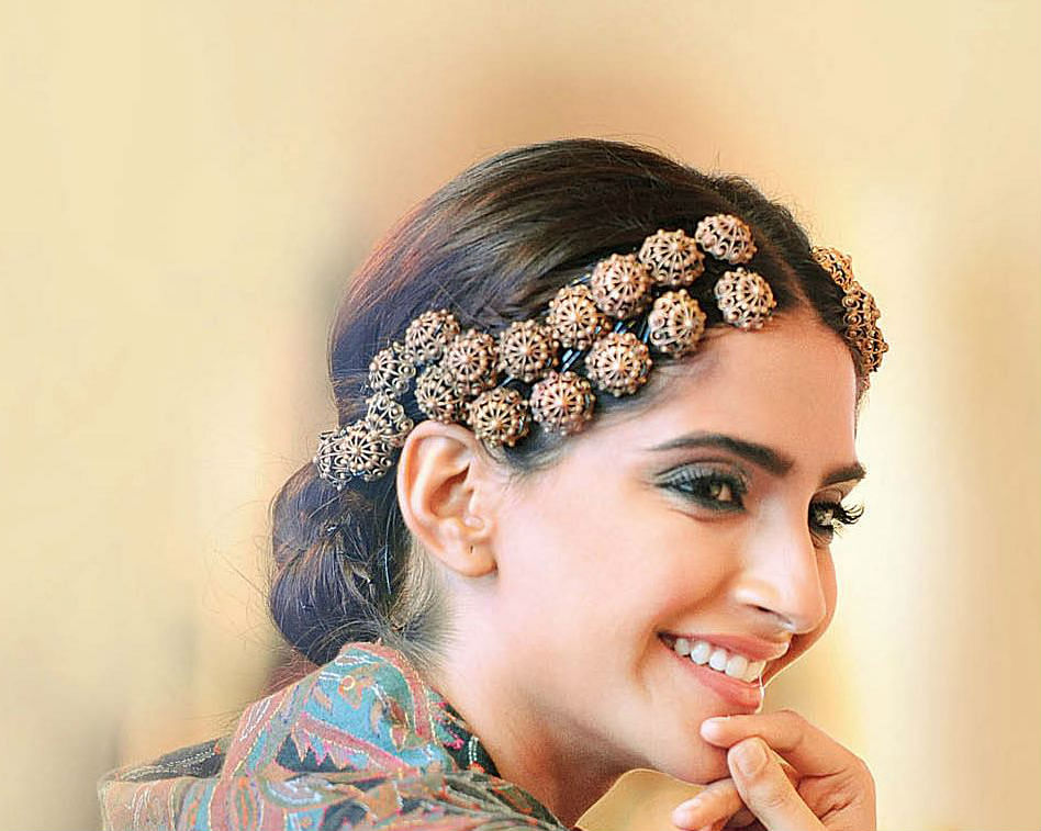 These cracks of how to get your wedding hairstyle right will leave you surprised. Sonam’s bun or Aishwarya’s plait?