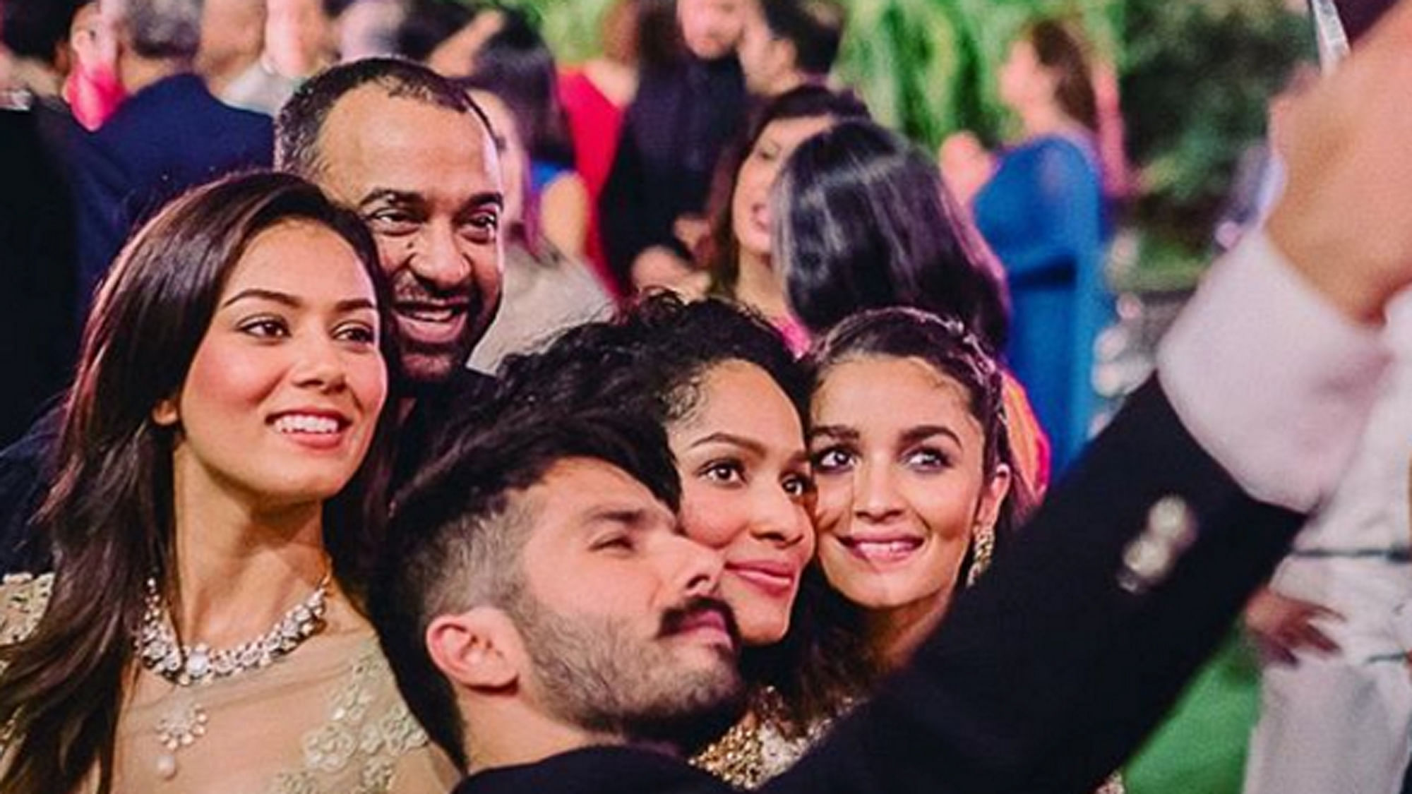 Shahid Kapoor, Mira Rajput and Alia Bhatt taking a selfie at Masaba’s wedding. (Photo Courtesy:<a href="https://www.instagram.com/storiesbyjosephradhik/"> Instagram/StoriesbyJosephRadhik</a>)