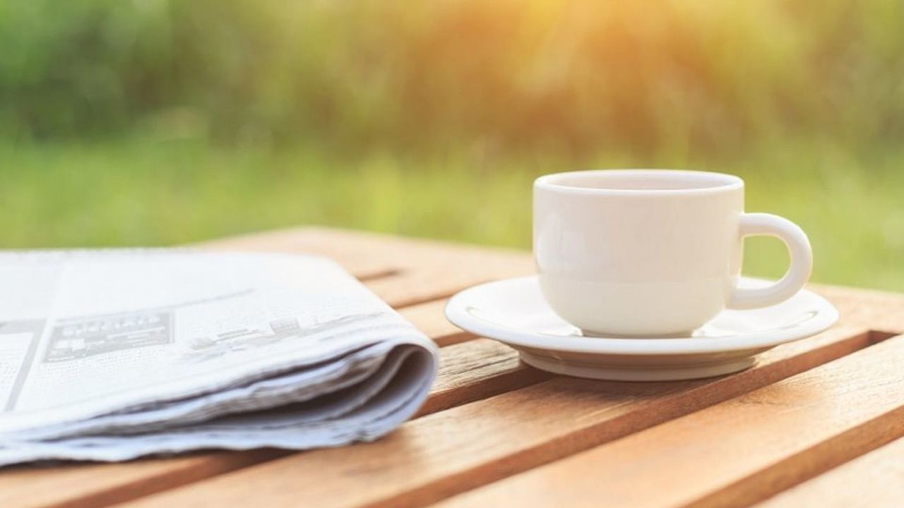 Nothing like  a cup of coffee and your Sunday morning reads. (Photo: iStock)