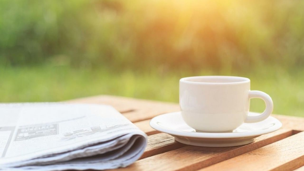 Nothing like  a cup of coffee and your Sunday morning reads. (Photo: iStock)