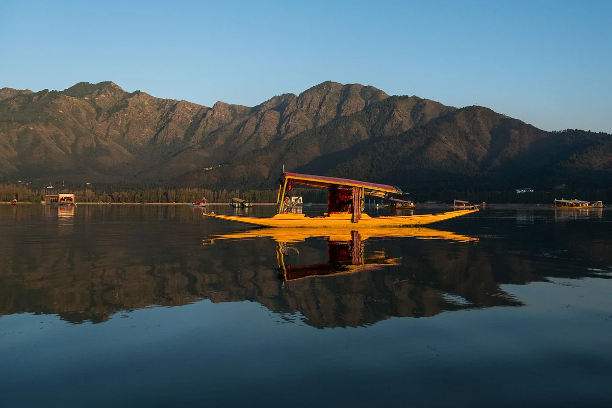 The couple found it surreal to wake up on a houseboat in Dal Lake. (Photo Courtesy: David and Katherine)