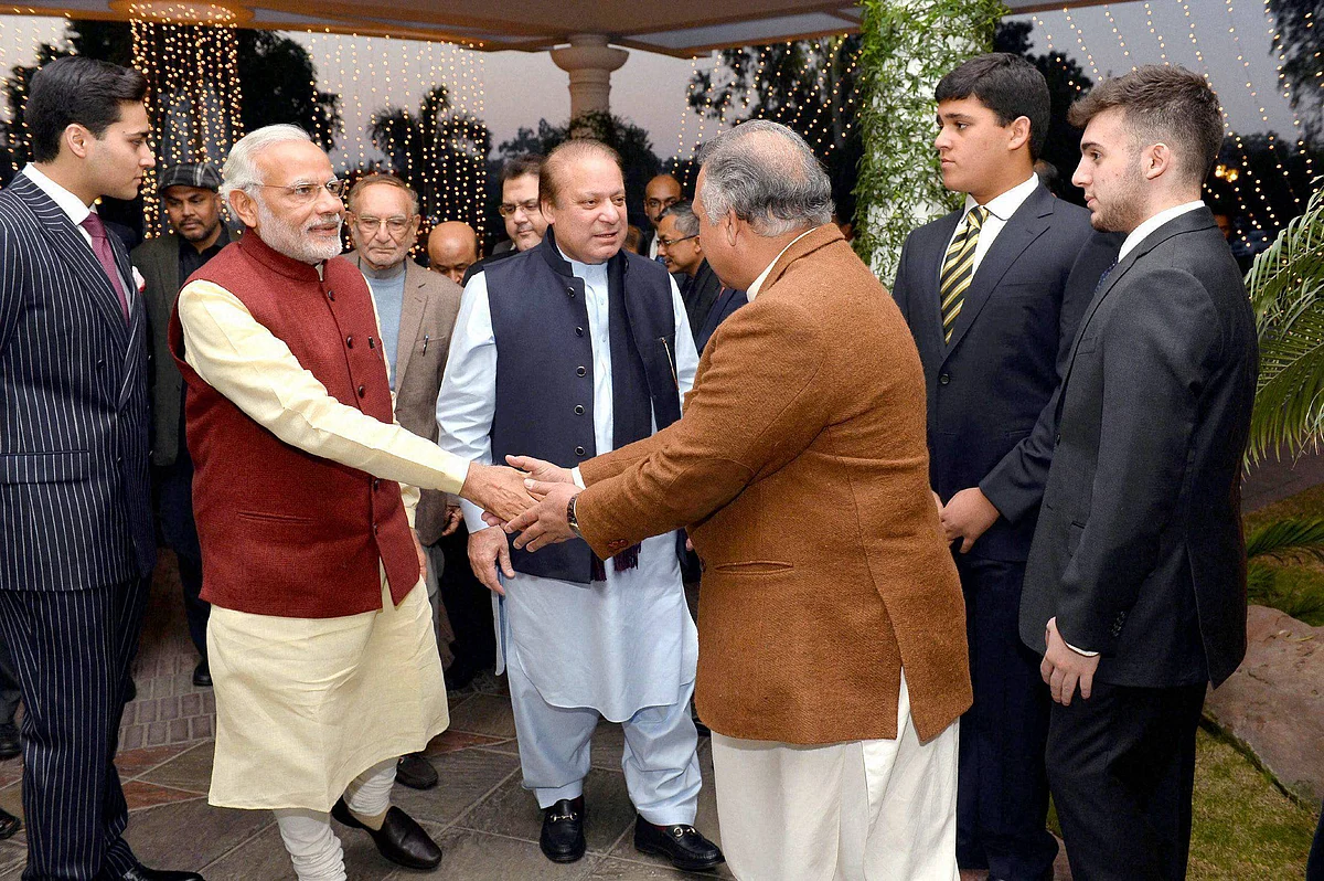 Prime Minister Narendra Modi being greeted at Nawaz Sharif’s palace in Lahore. (Photo: PTI)