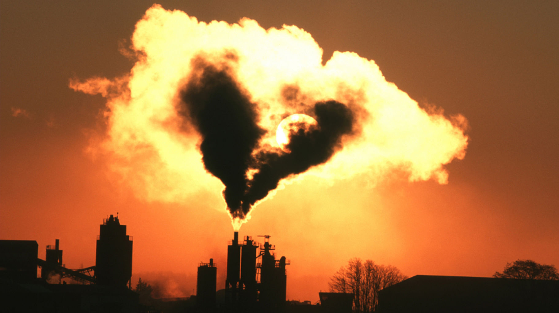 Air pollution is causing irreversible damage to our hearts. (Photo: iStockphoto)