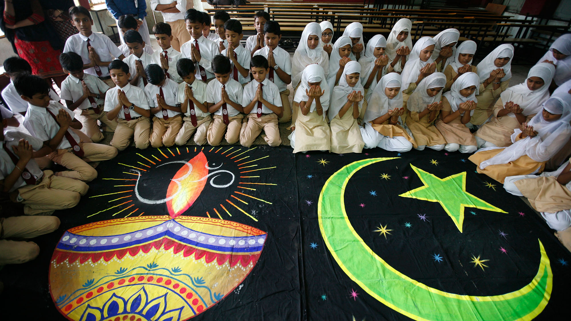  Hindu and Muslim school children offer prayers for peace inside their school in Ahmedabad.&nbsp;
