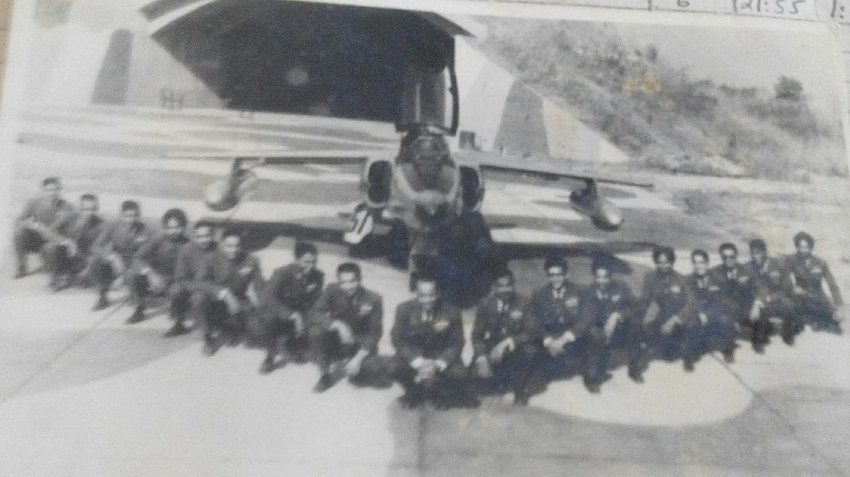 Officers of the 18 Squadron taken at Srinagar airfield in 1971. In the background is a Gnat and the bomb-proof pen where both the pilots and planes could have been safe.