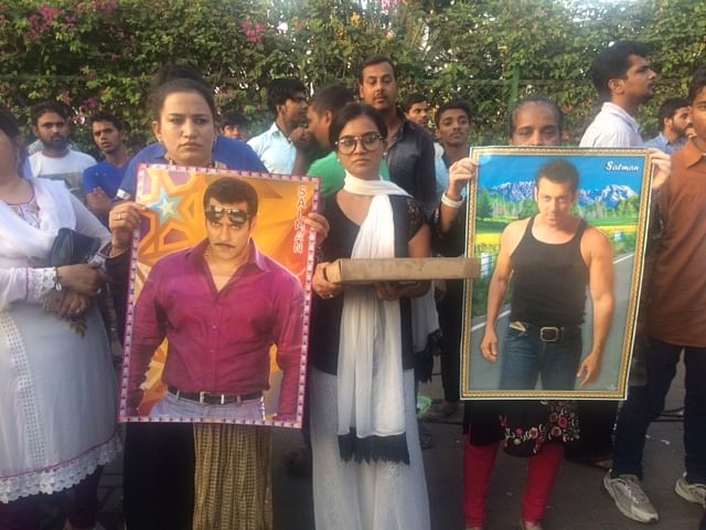Watch the Salman Khan fan frenzy outside his home post the actor’s acquittal on Thursday