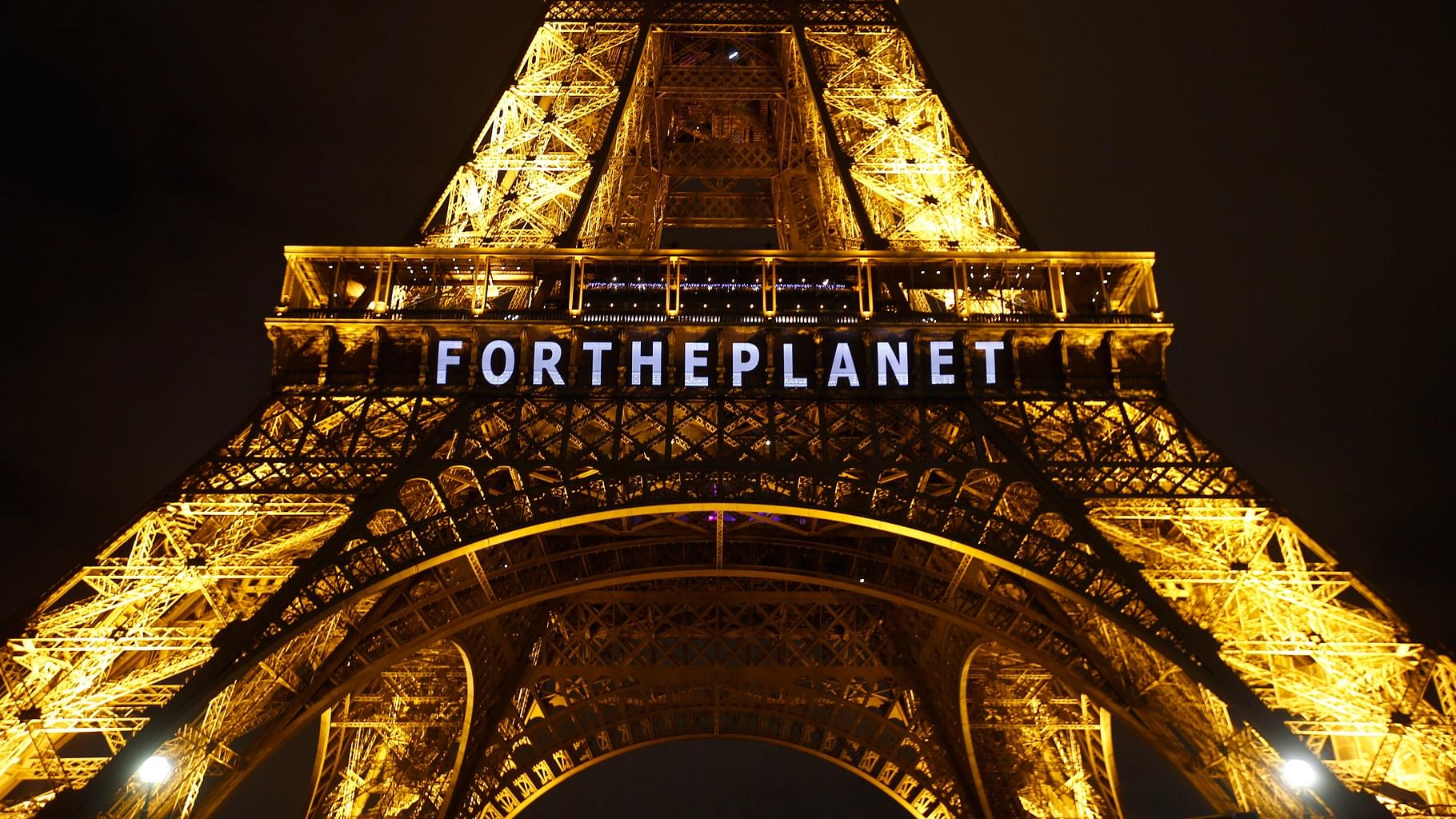 Paris climate Agreement. Эйфелева башня. Paris Agreement on climate change. Парижское Климатическое соглашение 2015 фоторепортаж.