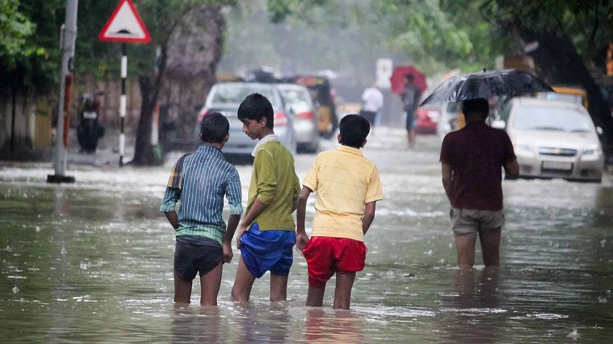Areas like T. Nagar, Adyar, Mambalam receive showers.