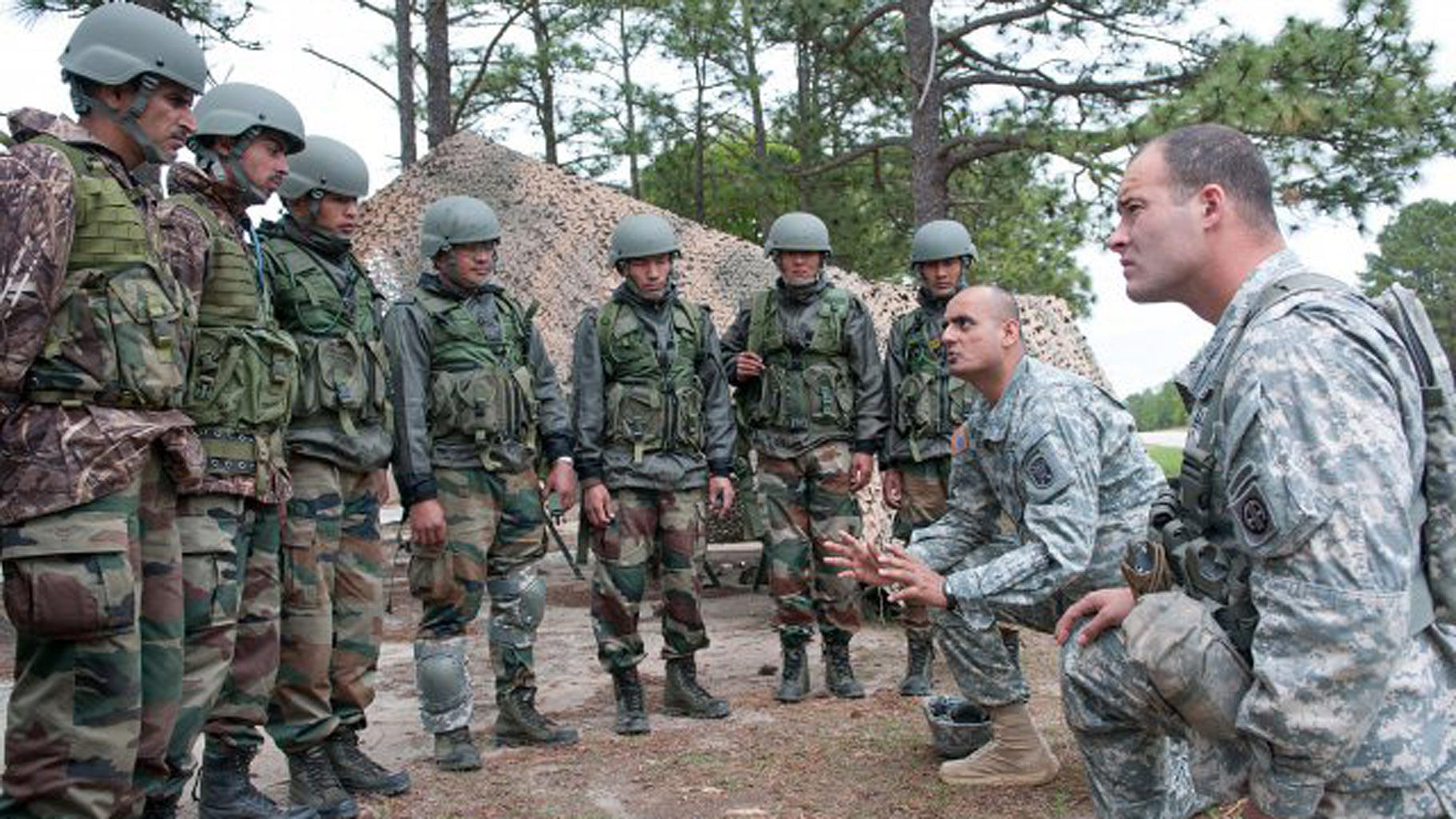 US Army paratrooper explains weapon range safety procedures to Indian Army troops. (Photo Courtesy: US army <a href="http://www.army.mil/article/103127/Yudh_Abhyas_2013_Begins/">official website</a>)