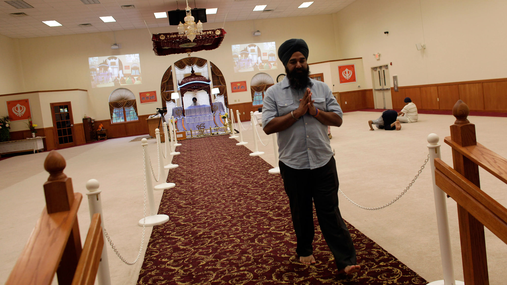 Mourners pray before a candlelight vigil on the  anniversary of a mass shooting at the Sikh Temple of Wisconsin, in Oak Creek, Wisconsin August 5, 2013. (Photo: Reuters)